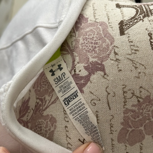 Under armor athletic long sleeve shirt - Picture 3 of 3